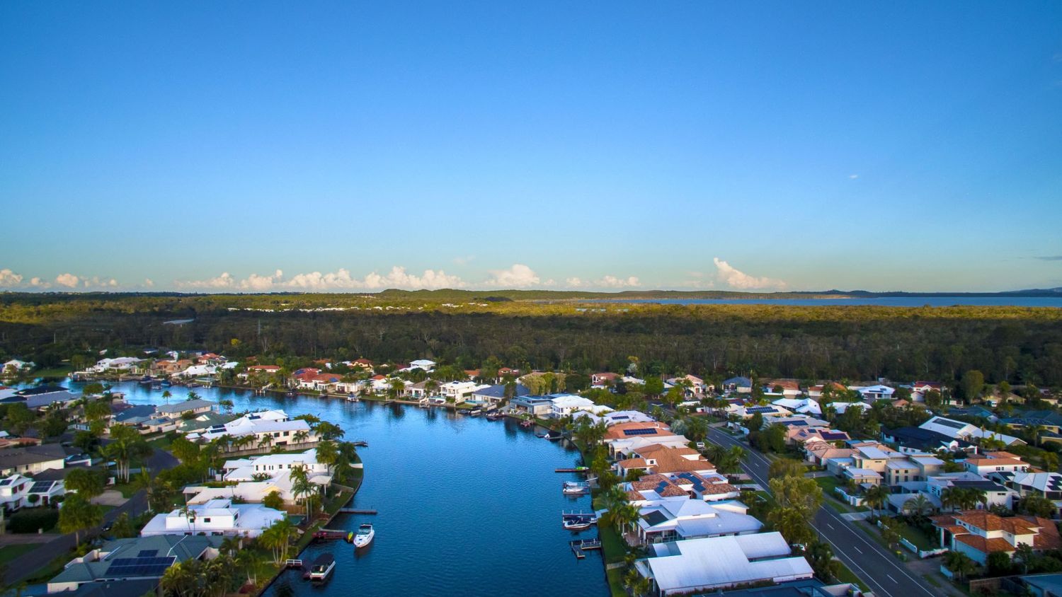 Population change and issues in Coomera, Queensland.